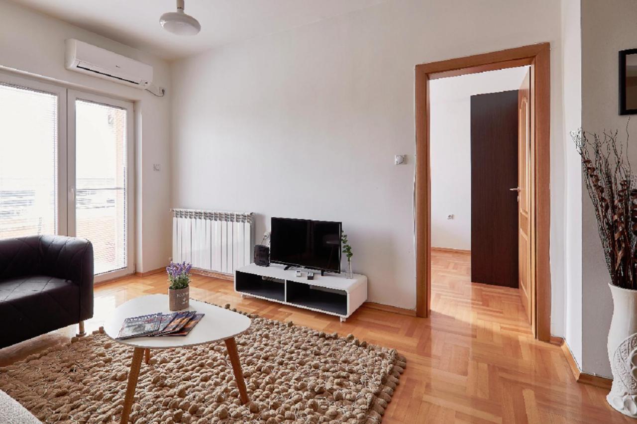 Smart Apartments Szkopje Kültér fotó